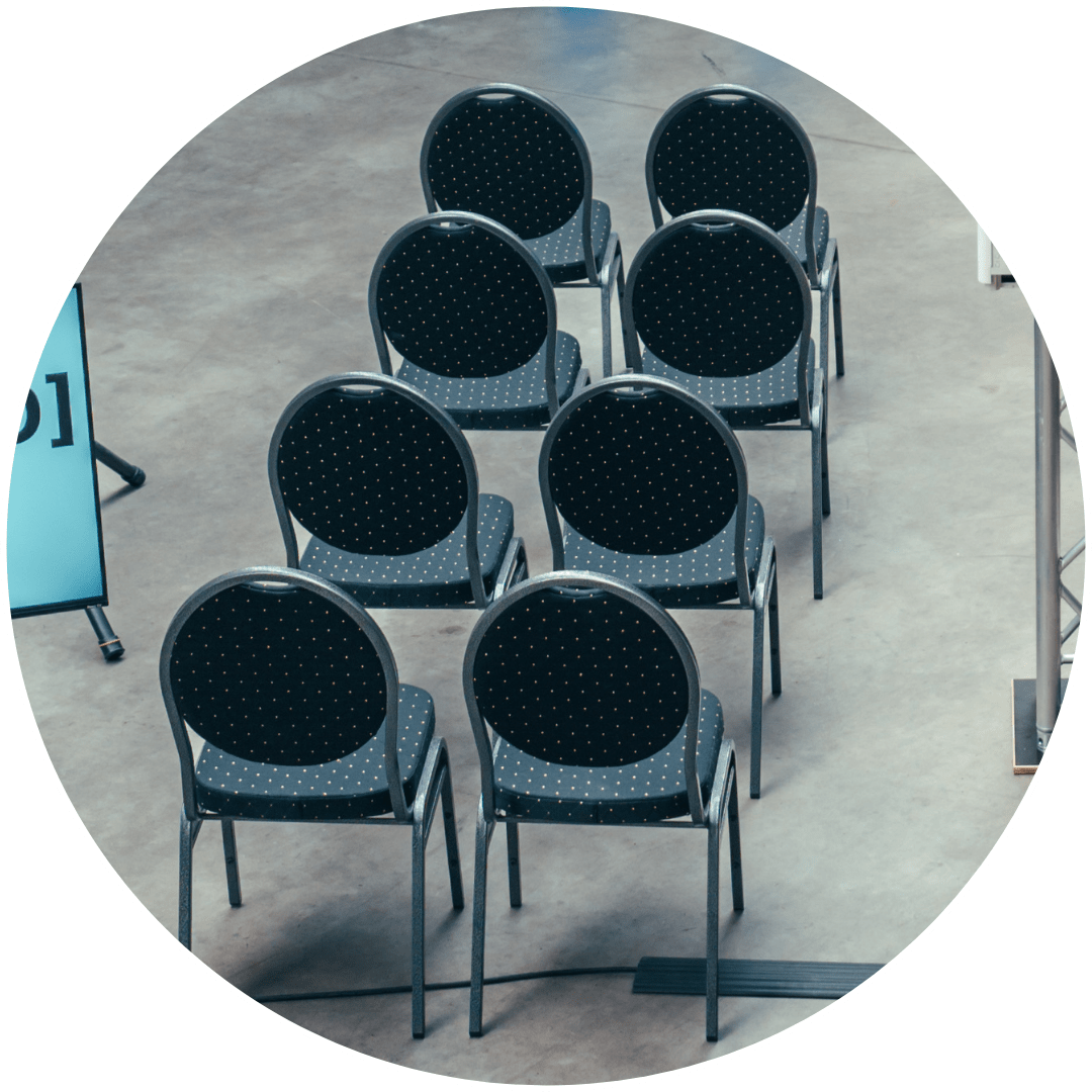 Stühle und Stehtische von NEXDOR für Business Events